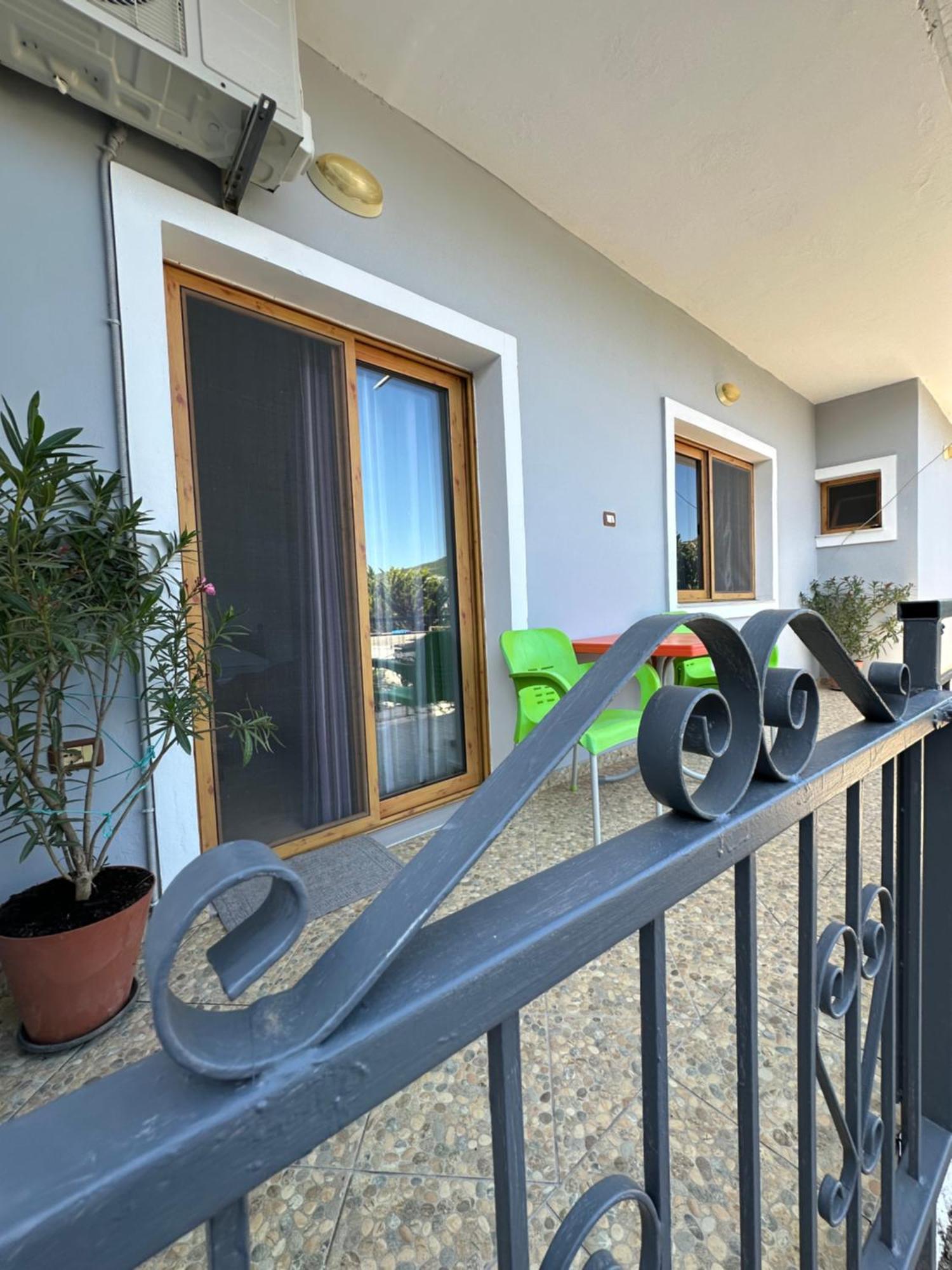 Albi'S Guesthouse Ksamil Exterior photo